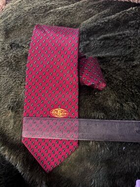 Men's Burgundy Patterned Silk Tie - Classic Formal Accessory
